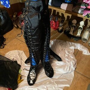 Stylish Black Lace-Up Women's Boots